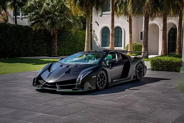 Cea mai scumpa masina vanduta pe Internet! Cum arata Lamborghini Veneno Roadster 