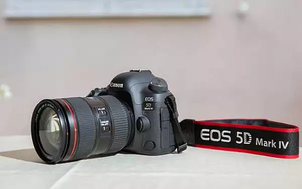 Cel mai asteptat DSLR: Canon 5D Mark IV e oficial, are 4K, WiFi si un pret pe masura