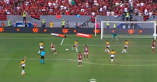 Cel mai ciudat penalty din istorie, acordat in prima liga din Brazilia. Nu a fost nici fault, nici hent VIDEO