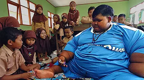 Cel mai gras copil din lume a slabit. Cate kilograme are acum baiatul de 10 ani