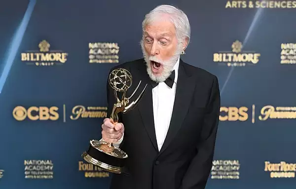 Cel mai in varsta castigator al unui premiu Emmy, la 98 de ani, este Dick Van Dyke pentru rolul din „Days of Our Lives”