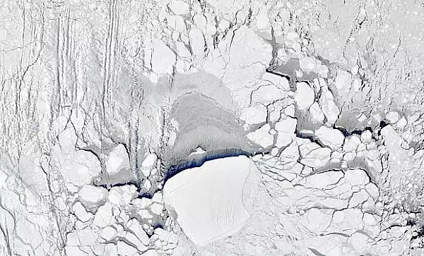 Cel mai mare aisberg din lume s-a pus in miscare dupa mai bine de 3 decenii. Incotro se indreapta acesta