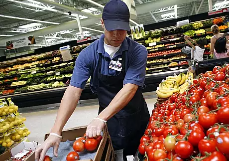 Cel mai mare lant de supermarketuri din lume concediaza 7.000 de angajati 