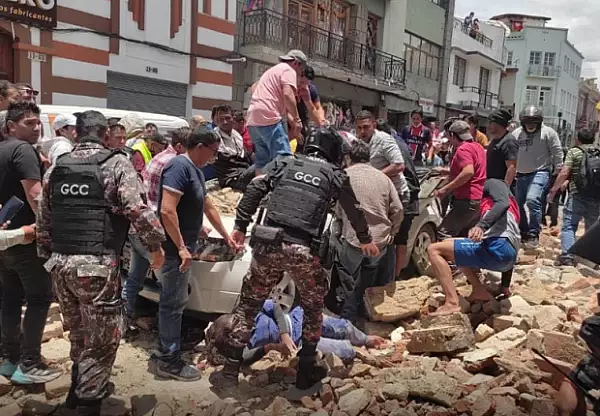 Cel putin un mort in Cuenca, dupa ce o cladire s-a prabusit peste o masina, in urma cutremurului cu magnitudinea de 6,5 din largul coastelor Ecuadorului