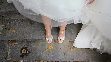 Cele mai ciudate SUPERSTItII legate de nunta. De ce mireasa trebuie sa ascunda un banut in pantofi