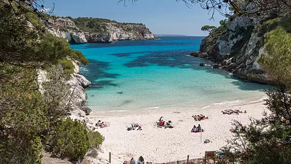 Cele mai frumoase plaje secrete din Europa. Aici te poti bucura de natura fara sa faci slalom printre sute de turisti