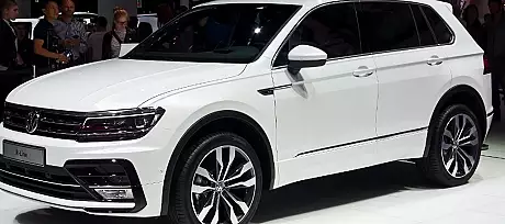 Chinezii au copiat si VW Tiguan. Cum arata modelul asitaticilor. Zici ca sunt "gemene"