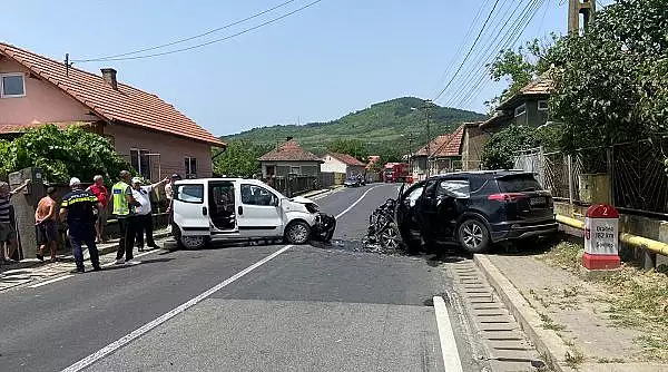 Cinci persoane ranite, printre care un copil, intr-un accident care a avut in Hunedoara