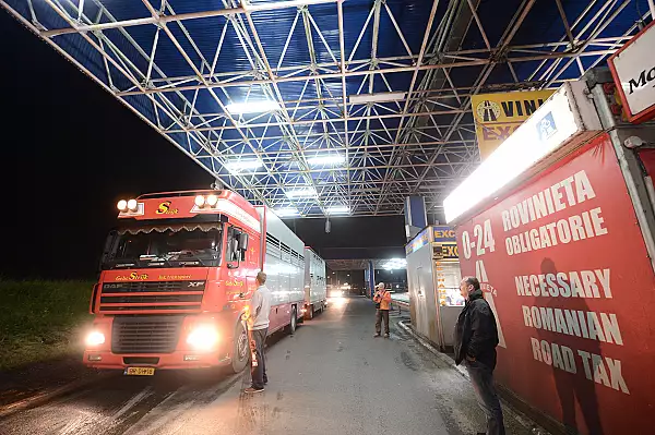 Circulatia camioanelor prin punctul de frontiera Isaccea, restrictionata, din cauza inchiderii traseului Reni-Odessa 