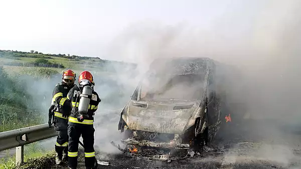 Clipe de groaza, pe autostrada. Un microbuz cu 9 persoane, facut scrum pe A1, in Sibiu