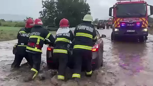 Cod galben de inundatii pe mai multe rauri din 3 judete, in orele urmatoare