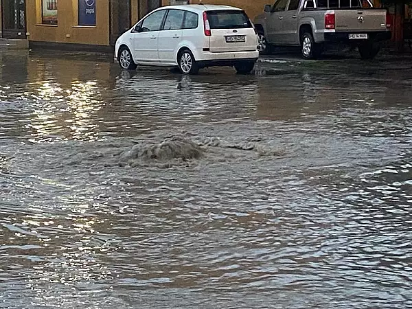 Cod galben de inundatii pe rauri din 14 bazine hidrografice. Judetele in care sunt asteptate viituri puternice