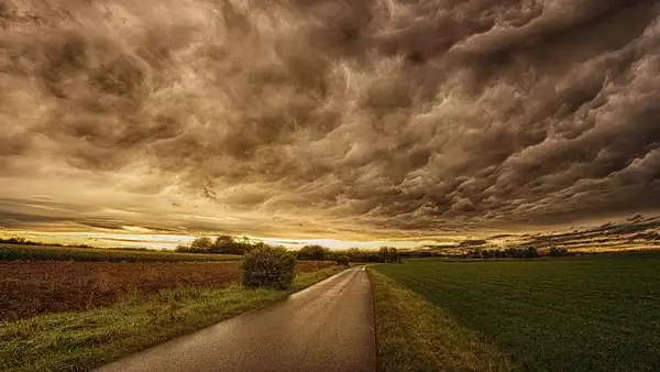 Cod galben de ploi si vijelii in jumatate de tara. Anuntul meteorologului ANM