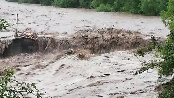 Cod PORTOCALIU de precipitatii abundente, grindina si furtuni in zona Moldovei, dar si in vest si centru. Cate judete sunt vizate - HARTA