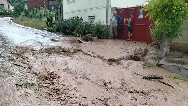   Cod portocalu de inundatii, sunt vizate 33 de judete. Ce avertisment au transmis hidrologii?