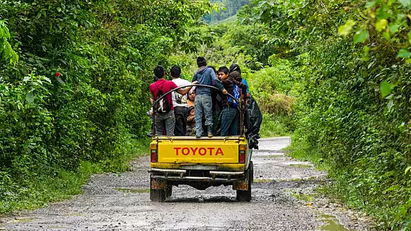 Codul Rutier 2024. Cati oameni poti transport legal, in masina, daca ai permis de conducere Categoria B