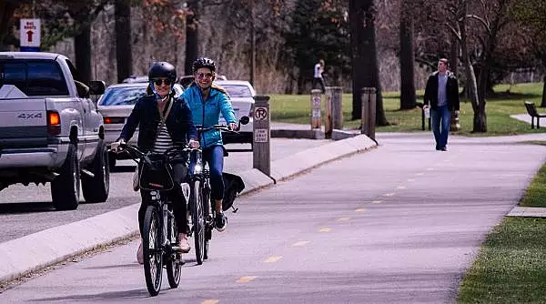 Codul Rutier a fost modificat. Persoanele care circula pe bicicleta sau trotineta electrica vor fi testate pentru consum de alcool si droguri