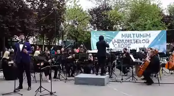 Concert de muzica clasica in curtea Spitalului Judetean Targoviste, dedicat medicilor care au tratat bolnavii de Covid