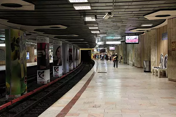 Conflict cu spray lacrimogen la o statie de metrou din Bucuresti. Doi barbati au ajuns la Politie, dupa ce au incercat sa intre cu aceeasi cartela