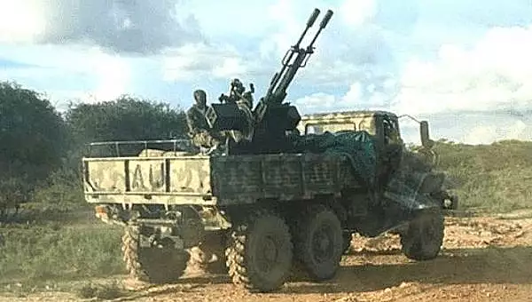 Confruntari violente intre armata somaleza si insurgenti. Rebelii au atacat o baza militara