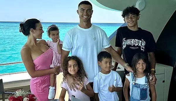 Copiii lui Cristiano Ronaldo, refuzati de scoala. De ce nu au fost admisi intr-o institutie exclusivista