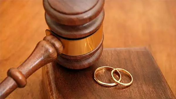 Culmea divortului. Sotul trebuie sa-i plateasca aproape 61.000 de euro fostei consoarte pentru ,,activitatile casnice"