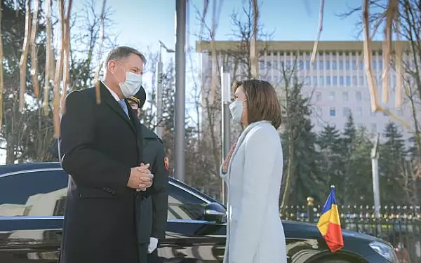 Cum a fost primit Klaus Iohannis in Republica Moldova. ,,Romania nu are granita la Prut", au scandat romanii VIDEO