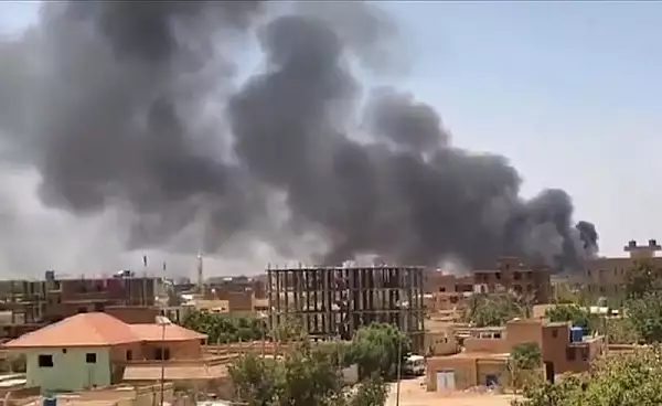 Cum au fost evacuati noua romani din Sudan. Mai multe tari si-au extras diplomatii si cetatenii, dupa izbucnirea luptelor 