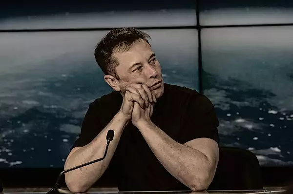 Cum este sa pierzi 100 de miliarde de dolari, Elon Musk ar putea fi singurul care poate sa-ti povesteasca