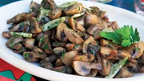 Cum faci cele mai bune ciuperci cu usturoi. Ingredientul care face diferenta
