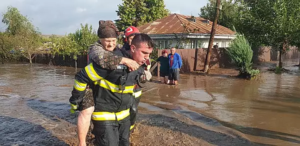 Cum s-au produs inundatiile catastrofale din judetele Galati si Vaslui FOTO