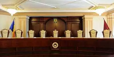 Curtea Constitutionala dezbate sesizarea privind parlamentarii care si-au
angajat rude la cabinet