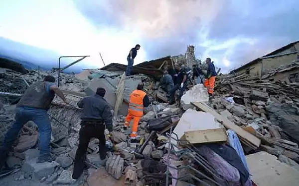 Cutremur in Italia. Cel putin 38 de morti, cladiri prabusite, oameni prinsi sub daramaturi FOTO VIDEO