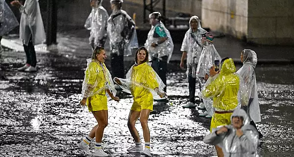 Dansand in ploaie la Jocurile Olimpice. Cum s-au distrat sportivii romani la festivitatea de deschidere GALERIE FOTO