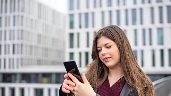 De ce Generatia Z si Milenialii nu raspund la telefon: ,,Un apel neasteptat inseamna o veste proasta"