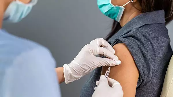 De ce medicii de familie risca sa plateasca vaccinurile COVID-19 din propriul buzunar