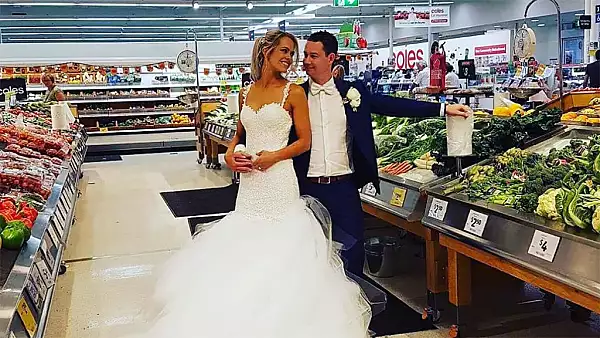 De ce s-au casatorit doi tineri intr-un supermarket din Sfantul Gheorghe. Explicatia e uluitoare