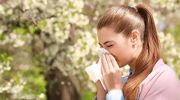 De ce tot mai multi romani se confrunta cu simptome de alergie din ce in ce mai severe