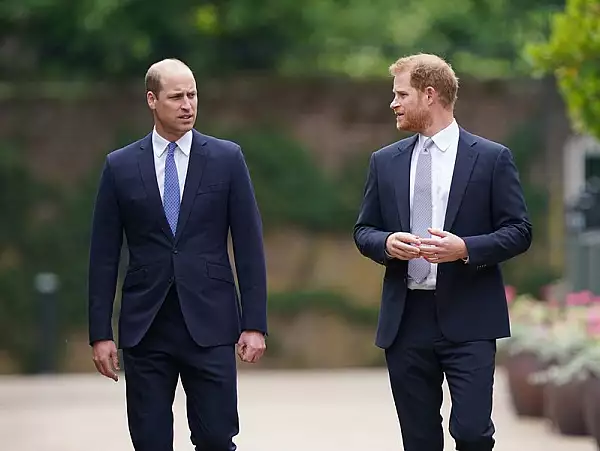 De la iubire la ura nu a fost decat un pas. Printul William il coplesea pe Harry cu ,,o multime de imbratisari", conform unor scrisori ale printesei Diana