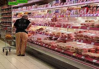 De unde provine carnea de porc din Kaufland. Detaliul de pe eticheta la care trebuie sa fii atent