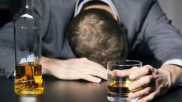 Dependenta de alcool iti poate distruge viata. Cum iti dai seama ca ai o problema