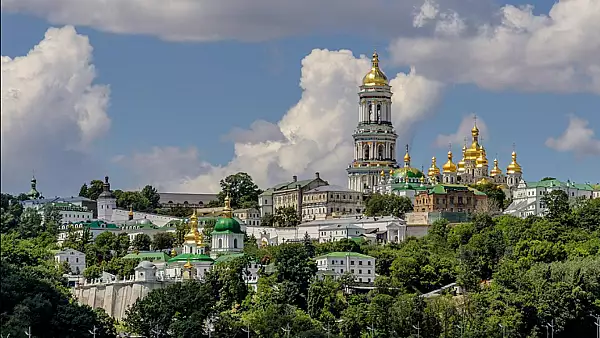 Descinderi de amploare la cea mai veche manastire crestin-ortodoxa din Ucraina! Exista suspiciuni ca ar putea fi cuibul ,,serviciilor speciale rusesti"