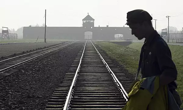 Descoperirea tulburatoare de sub podeaua lagarului de concentrare de la Auschwitz