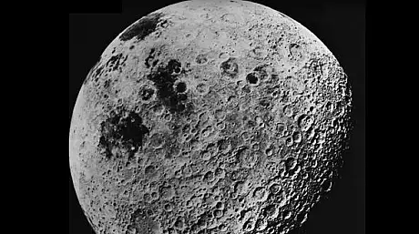 Detaliul bizar dintr-o imagine NASA. Ce se vede pe Luna