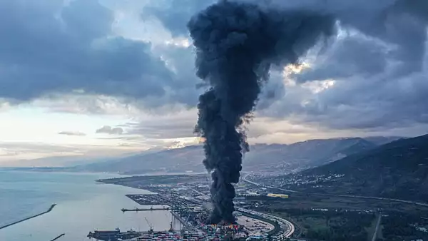 Dezastru dupa dezastru in Turcia. Este Iadul pe pamant intr-un port de la Mediterana, din cauza unui incendiu urias - VIDEO