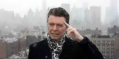 Dezvaluiri despre viata si moartea lui David Bowie: banuieli ca ar fi apelat la o sinucidere asistata, secretul mamei sale care l-a marcat si relatiile clandest