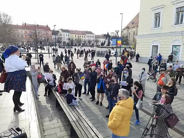 Diana Sosoaca, la protestul antirestrictii de la Cluj-Napoca. Manifestantii vor fi amendati