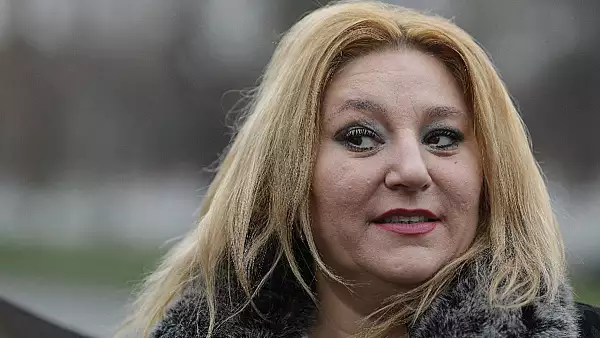 Diana Sosoaca si-a suspendat sotul din functia de prim-vicepresedinte al Partidului SOS: "Pentru a-l scoate din ghearele serviciilor, a trebuit sa-l suspend"