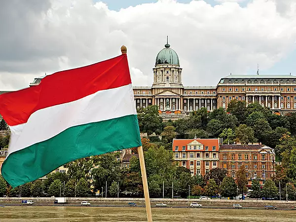 Din cauza inflatiei, bancile centrale din Ungaria si Cehia vor incetini reducerile de dobanzi, in timp ce in Polonia reducerile vor fi reluate de-abia din 2025