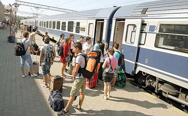 Din cauza restrictiilor de viteza, luni si marti trenurile ar putea intarzia. Se recomanda verificarea orelor de plecare/sosire